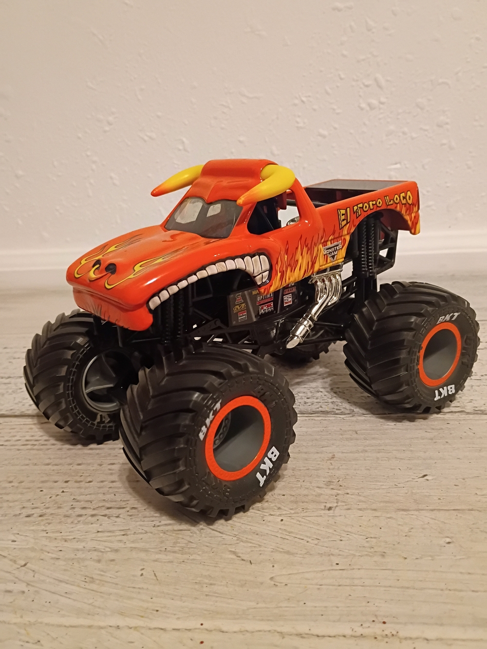 Monster jam   El Toro Loco 1:24 rare big truck Monster Truck